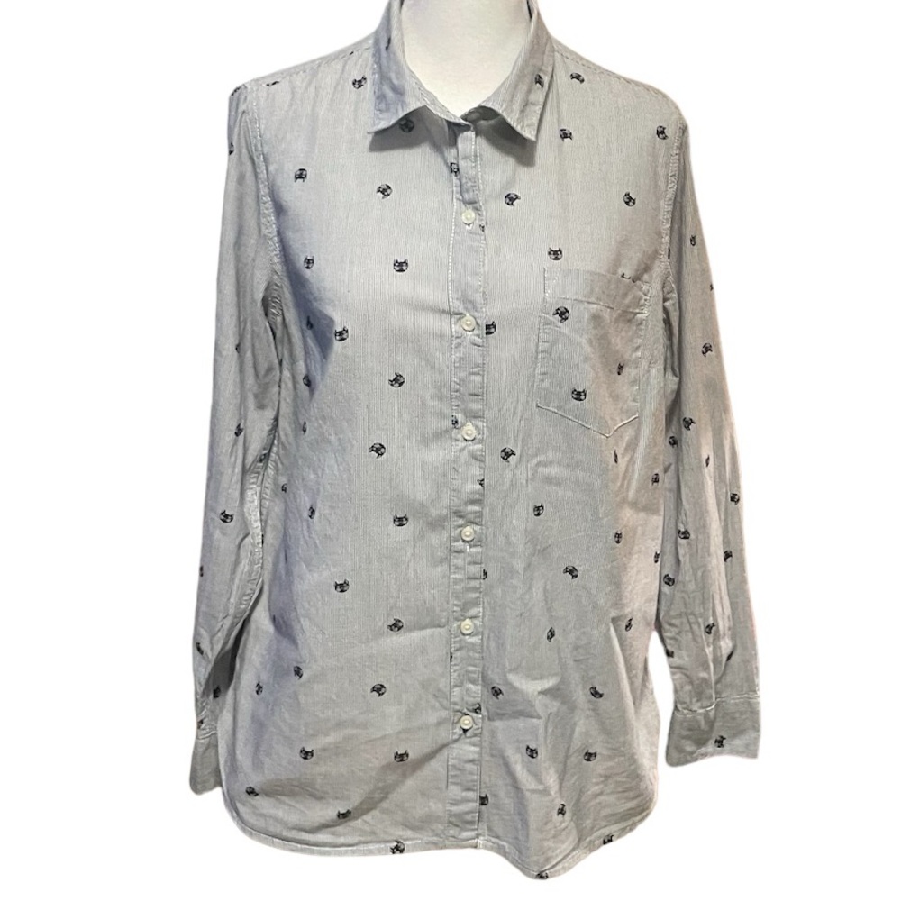 Old Navy long sleeve pin striped cat motif button down. Size M Like new.